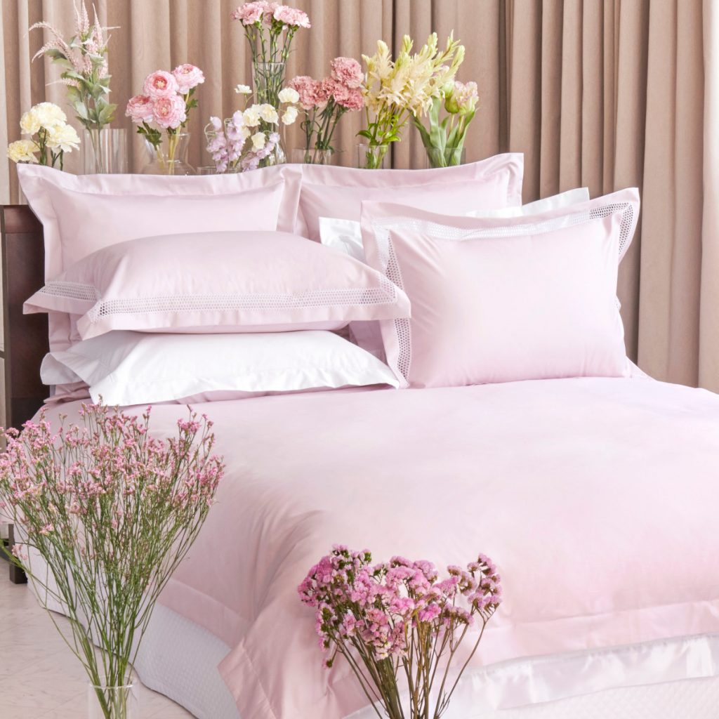 〈穏やかな寝室に〉華やぎを添えるエレガンスアイテム