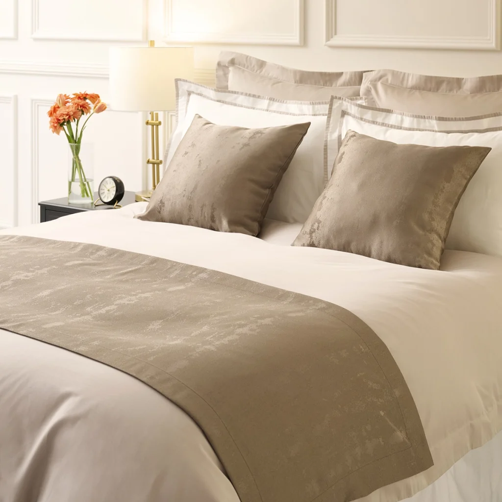 ベッドルームを美しく整える | ドレスアップアイテム